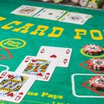 Bermain Poker Tiga Kartu